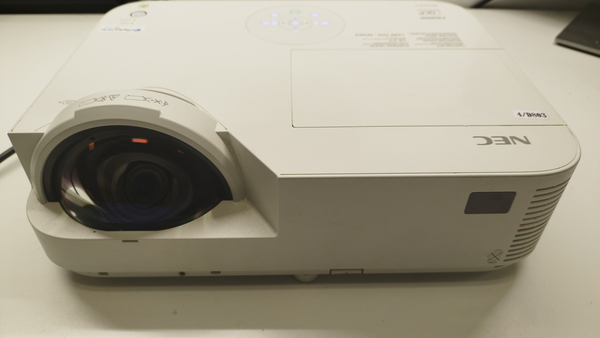 Krótkoogniskowy Projektor NEC M352WS DLP (bez pilota)