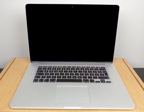 Apple MacBook Pro A1398 i7 - 4850HQ / 16GB / 512GB SSD / Retina 2880 x 1800 / Klasa A-