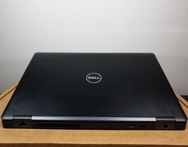 Laptop Dell Latitude 5580 / i7-7600U / 8GB DDR4 / 256GB SSD / 15,6 FullHD / 930MX / Klasa A