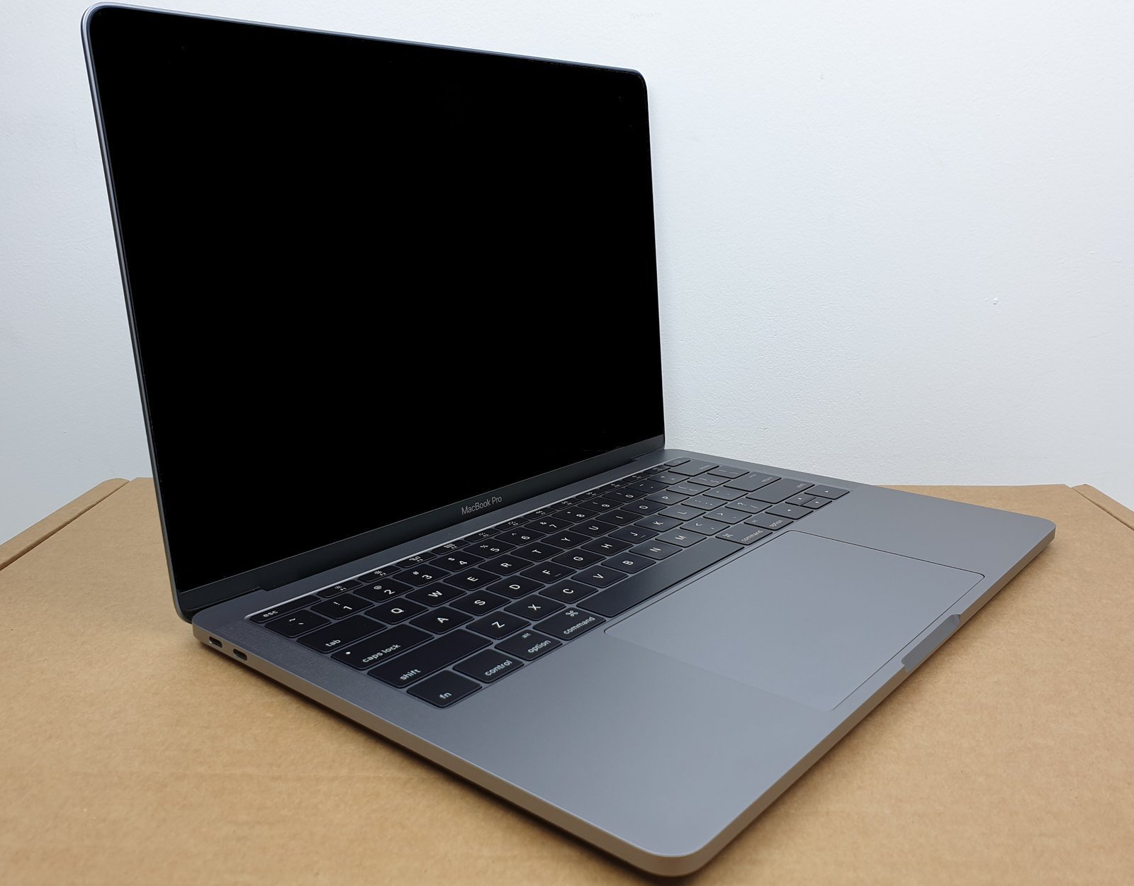 (A) Notebook Apple Macbook Pro A1708 / i5-7360U / 8GB / 128GB SSD